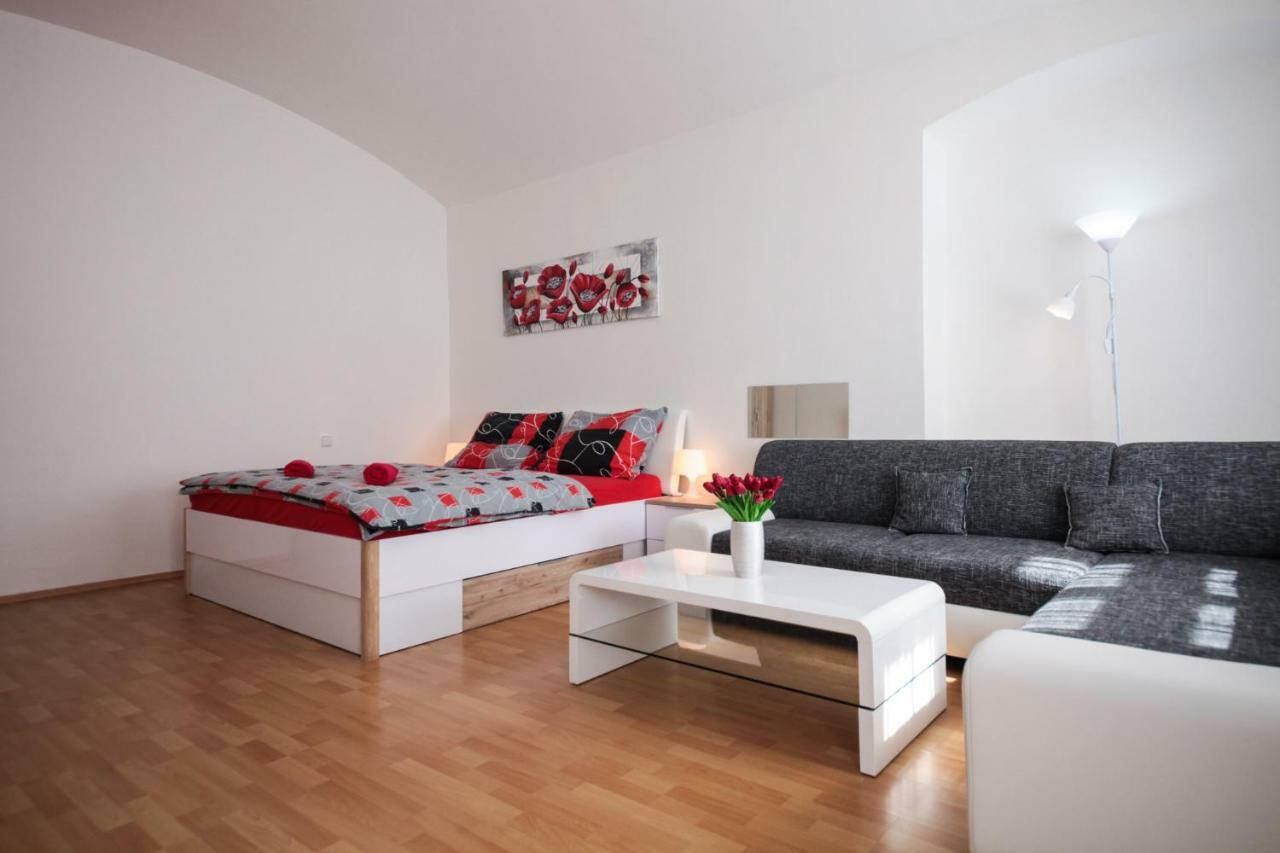 Family Duplex On Wenceslas Square Apartment Prague Exterior photo